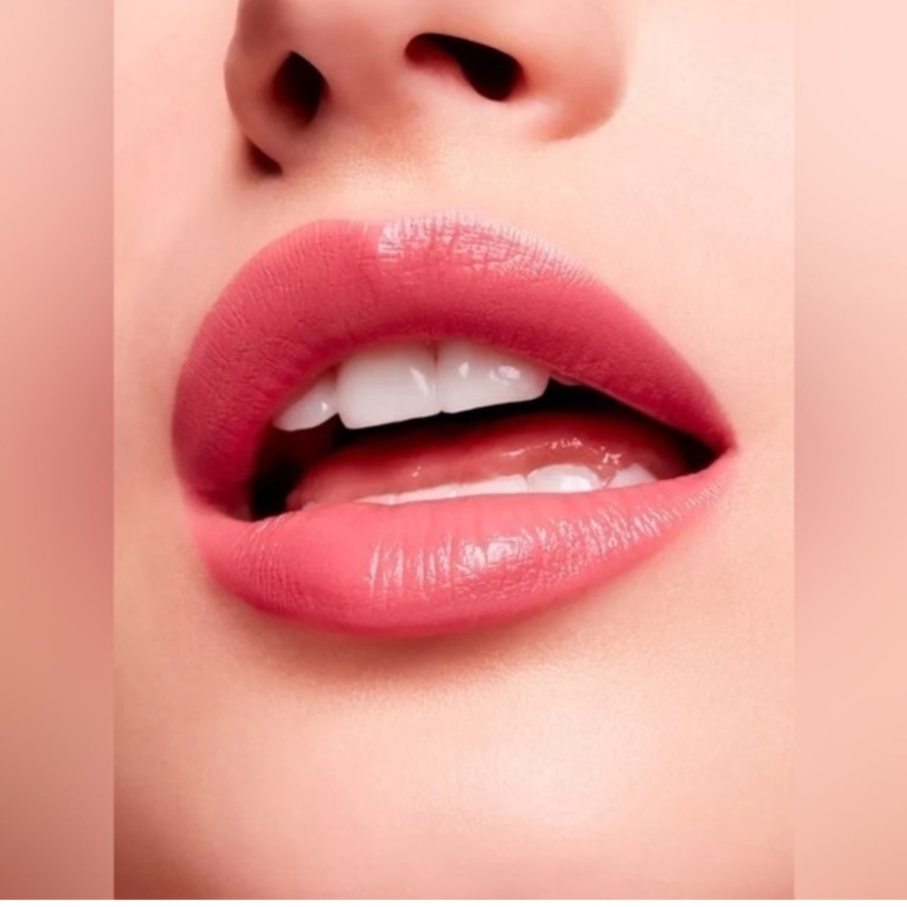 New! MAC Lusterglass Sheer Shine-Frienda - Picture 1 of 4